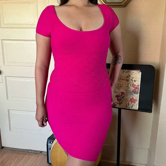 'Say What' pink stretch bodycon textured scoop neck pull over cut out back dress - Picture 1 of 4
